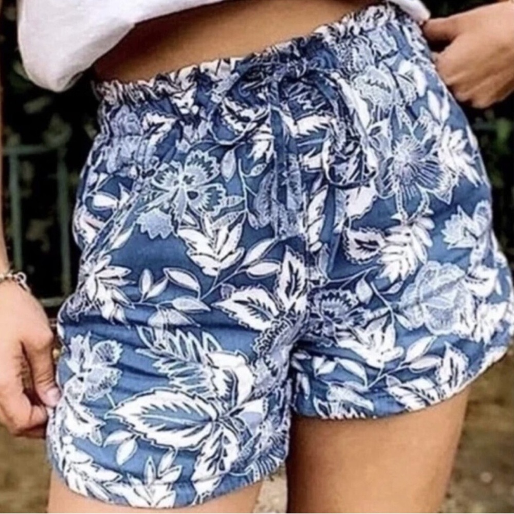American Eagle Blue & White Tropical Floral Print High Rise Shorts XS Women